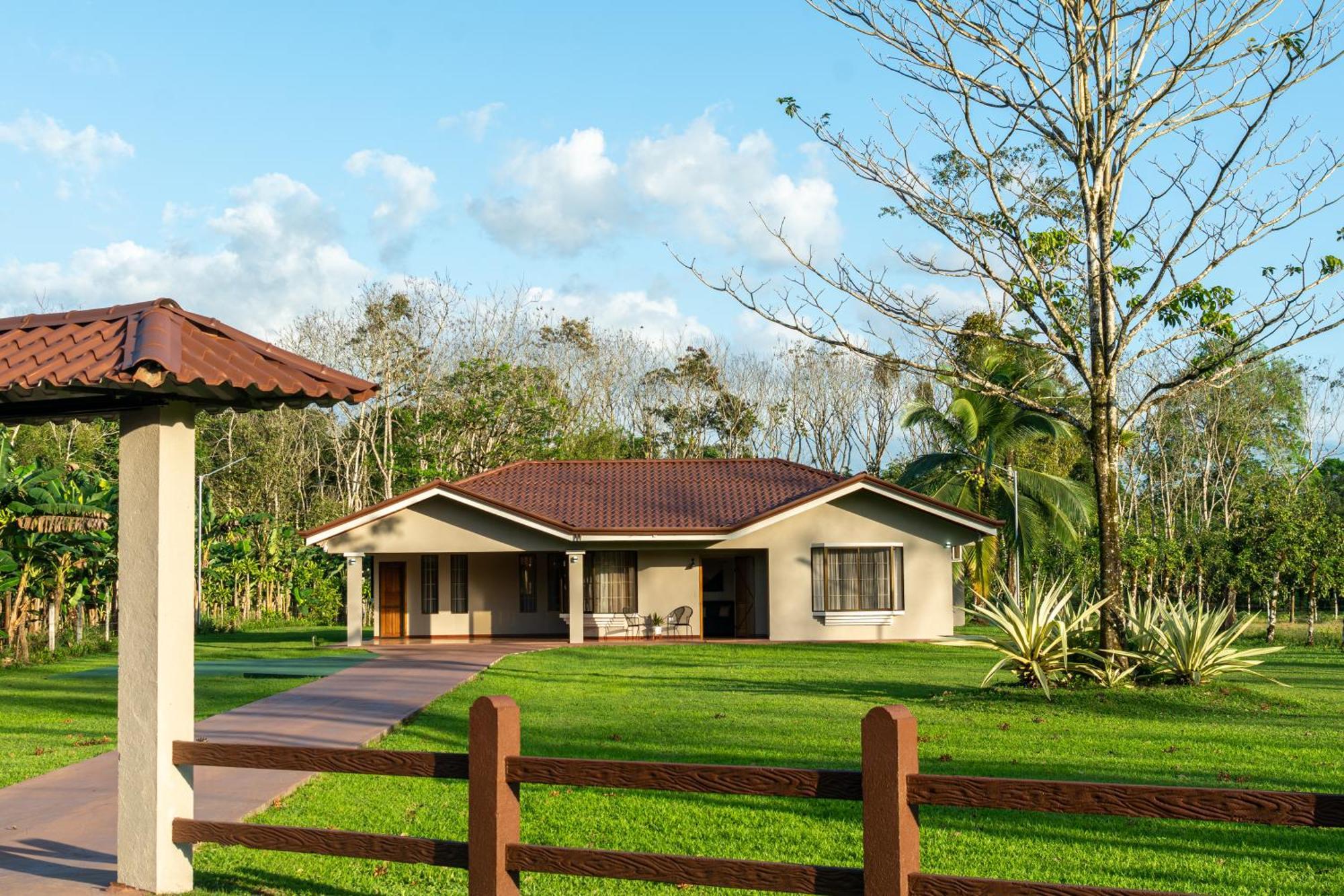 Casa Roble Fortuna La Fortuna Exteriör bild