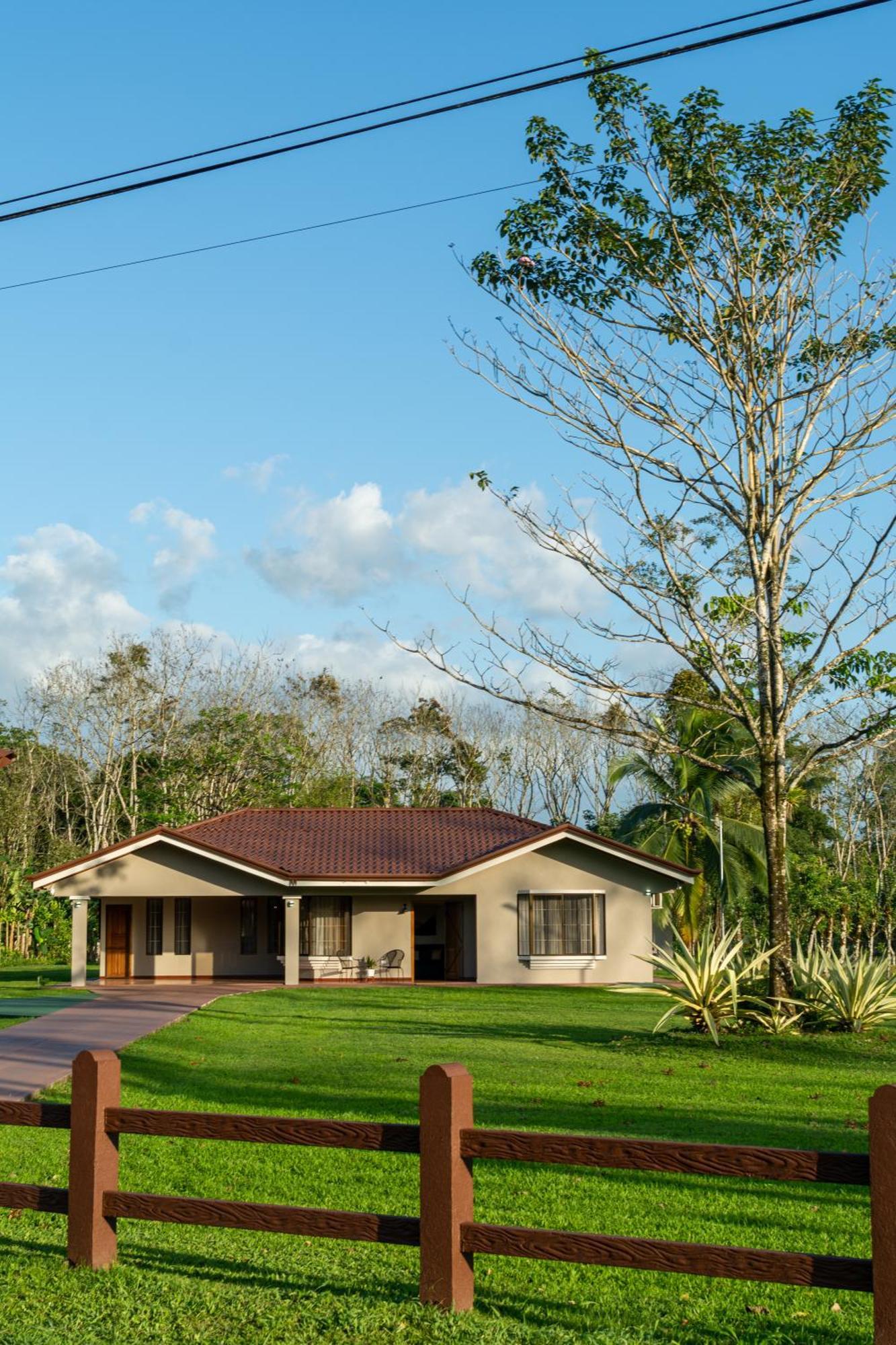 Casa Roble Fortuna La Fortuna Exteriör bild